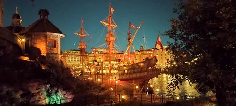夜の港に浮かぶ船旅の謎