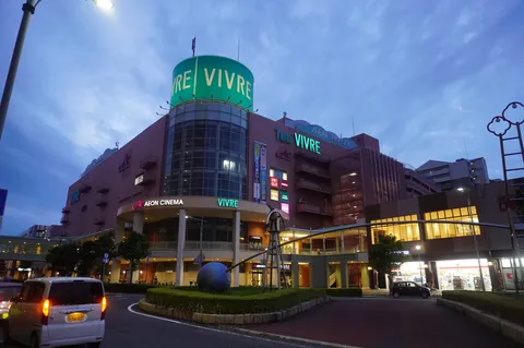 夜風とネオンのVIVRE街