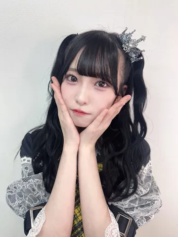 頬っぺたむぎゅっ、視線泥棒？