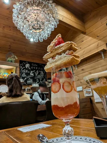 層と光のスイーツ旅