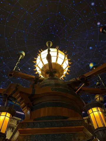星空の下の宇宙ステーション