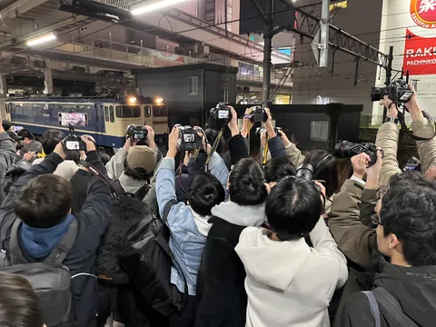 鉄道を撮る人々の熱い視線
