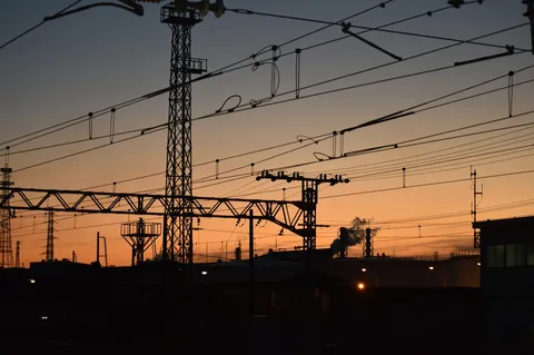 電線だらけの夕焼けショー
