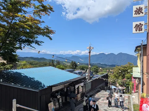 山並みを縁取る旅情