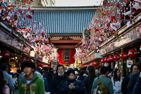 赤提灯と賑わい、祭りの日