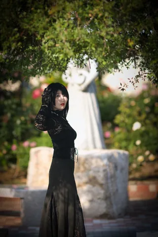 黒いレースに包まれて