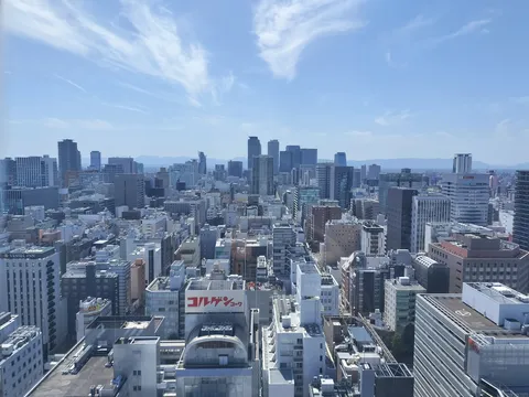 高層ビル群が織りなす都会の景色