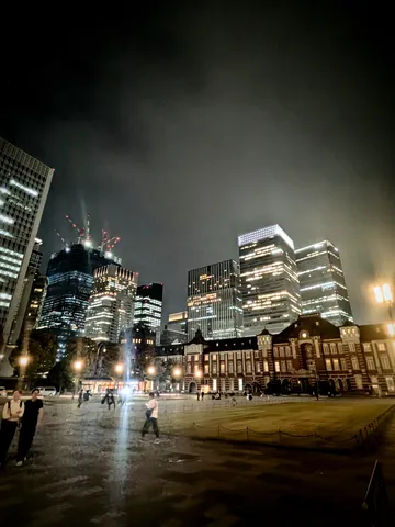 赤煉瓦と高層の夜景