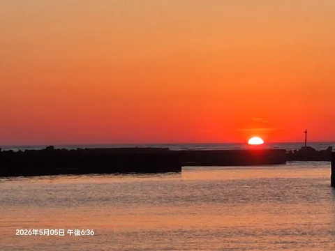 茜色の海と空のグラデーション