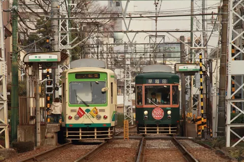 懐かしの車両、並走の情景