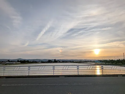水田に映る空のグラデーション