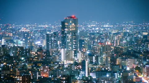 青い夜に浮かぶ街の灯り