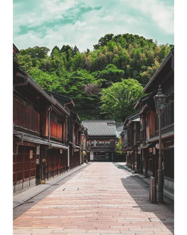 古都の風情感じる石畳の道