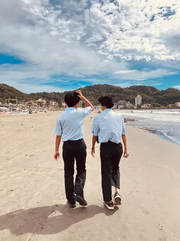 海辺の景色と二人の歩み
