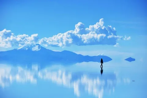 空と湖の境界線