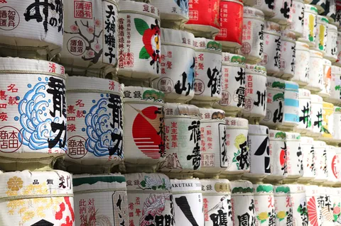 酒樽が描く文字の波