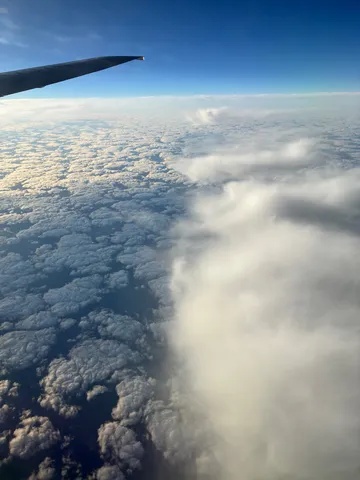 雲の上の青い余韻