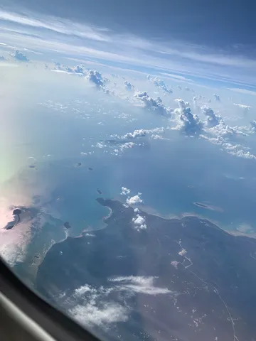 雲海と空の境界線