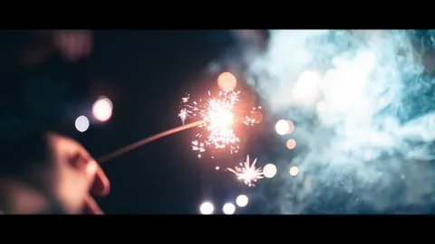 夜を彩る火花