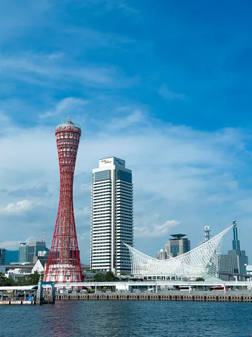 神戸の風景、今日も主役は赤と白！