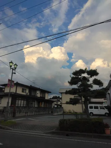 雲の隙間から差し込む光
