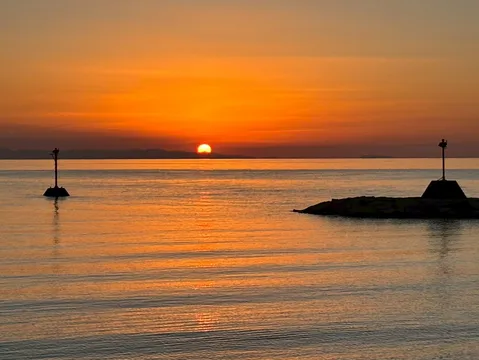 夕陽と静かな海の記録