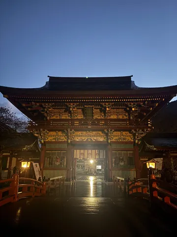 静寂に包まれた夜の神社