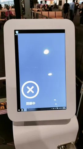 静寂を映す閉鎖中の画面