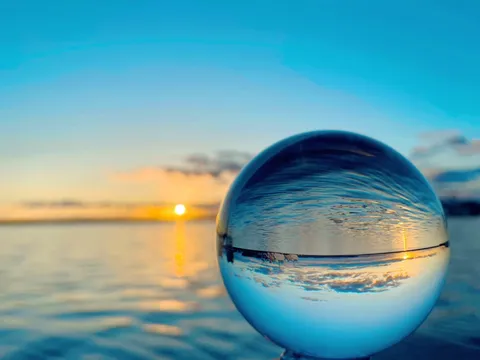 レンズ越しの幻想的な夕暮れ