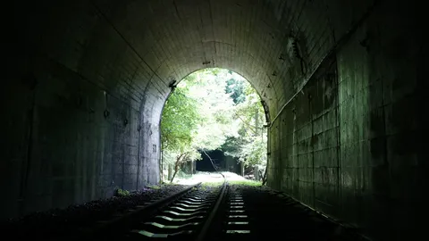 トンネルを抜けた先の光景