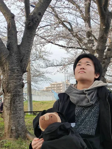 桜の下、相棒と空を見上げる午後