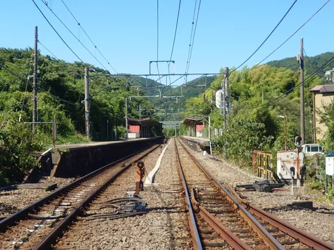 ホームとレール、行先は？
