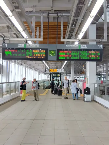 電光掲示板と旅の気配