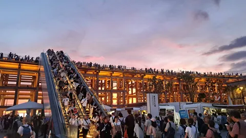 茜空へ続く道