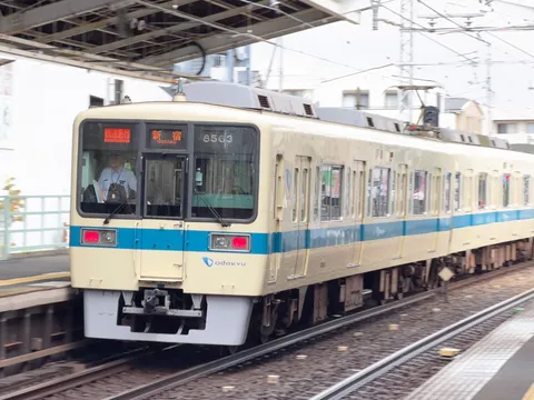 新宿行きの穏やかな列車