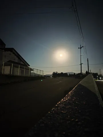 月明かりの道、静かな夜