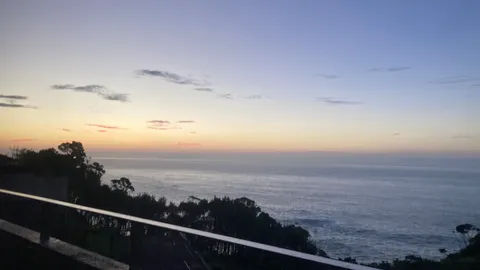 茜色の空と広がる海