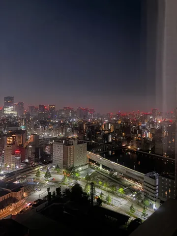 眠らない街の灯り、遠い夜景