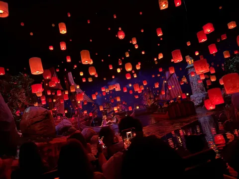 灯りが降る夜の物語