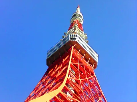ぐぐっと見上げる東京タワー