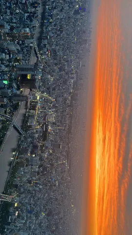 都会の夕焼け、燃える空と街
