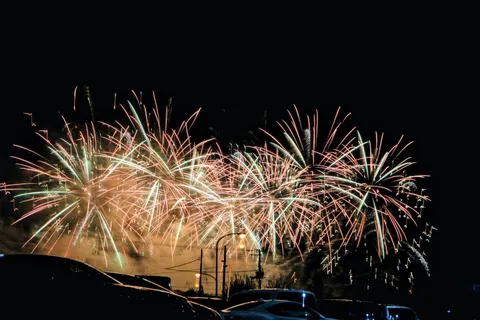 夜空を彩る光の饗宴