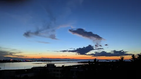 夕景と水面の静かな語り