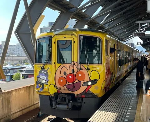 黄色い列車に描く笑顔