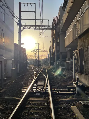 夕暮れの分岐点、列車はどこへ