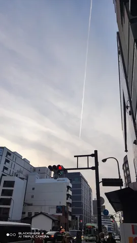 空へ伸びる一筋の光