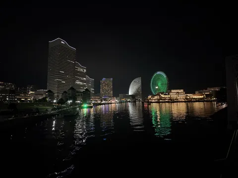光あふれる水上夜景