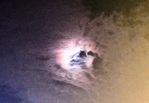 夜空に浮かぶ小さな光