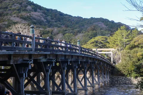 古橋に佇む時の流れ