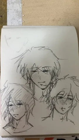 やさしく揺れる三つの影